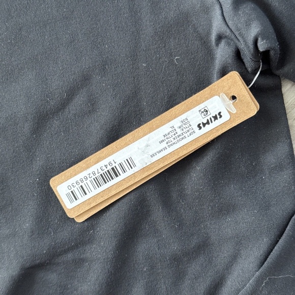 Skims Soft Smoothing Seamless Turtleneck Women’s Top Small XL Black NWT - Picture 2 of 3